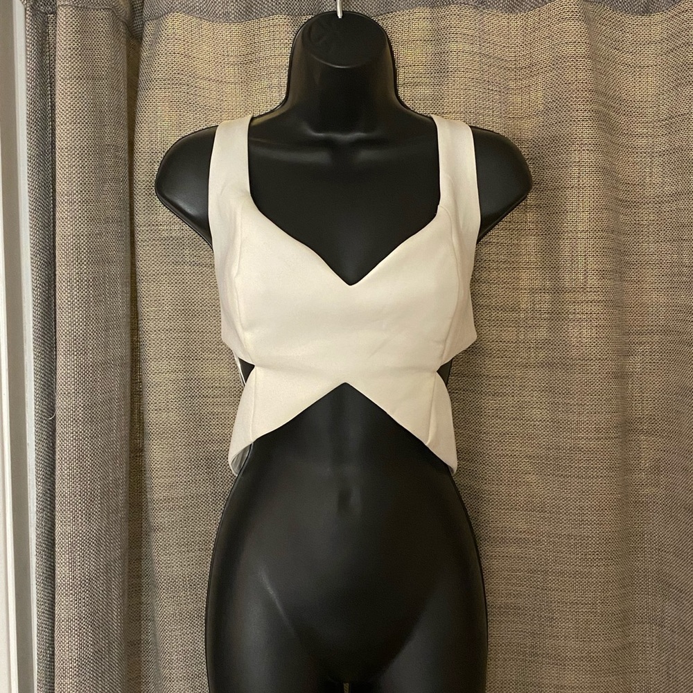 (NWT) Hope’s White Crop Top